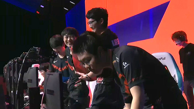 T1 vs TES 하이라이트 - MSC 그룹스테이지 A조 썸네일