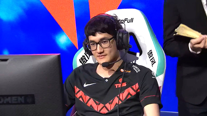 TES vs FPX 하이라이트 - MSC 그룹스테이지 A조 썸네일