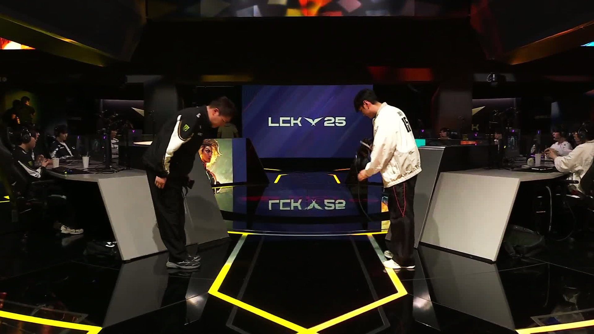 GEN-HLE 2세트 하이라이트ㅣ07.23ㅣ2025 LCK 썸네일