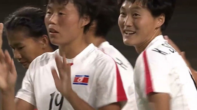 '막았다 싶었는데' 집요한 공격으로 득점하는 북한