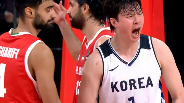 끈질긴 집중력으로 득점 올리는 이현중