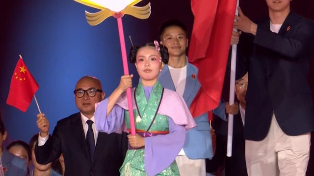 '12회 연속 종합 1위 도전' 중국 선수단 입장