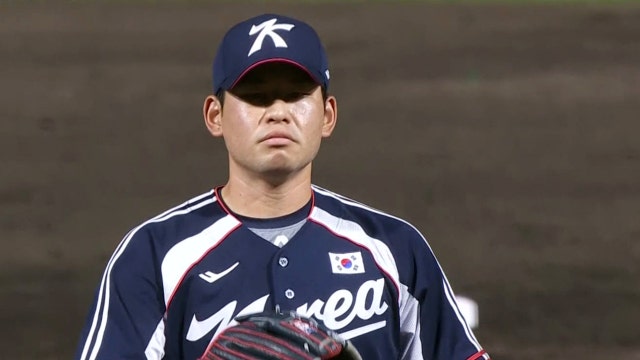 삼자범퇴로 3회 말 삭제하는 김진욱