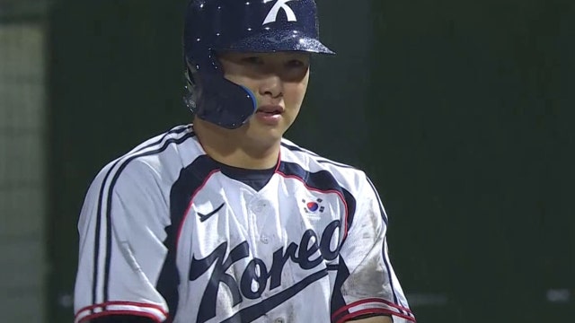 '기다리던 안타!' 만루를 만드는 대한민국!