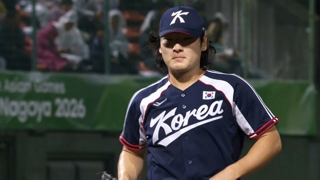 'KKK!' 세 타자 연속 삼진으로 2회 말 정리하는 곽빈