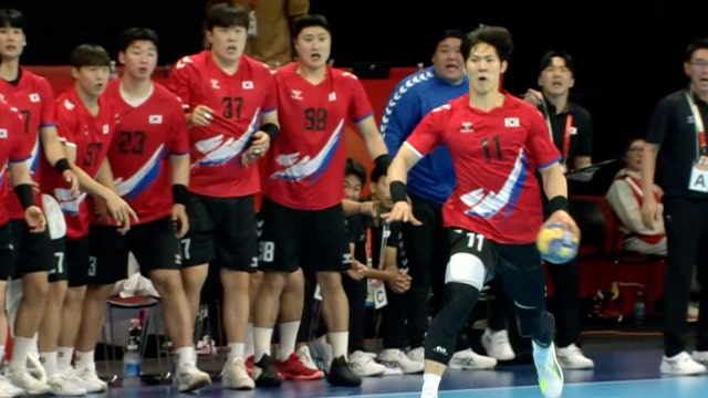 비어 있는 골문에 득점하며 역전하는 대한민국