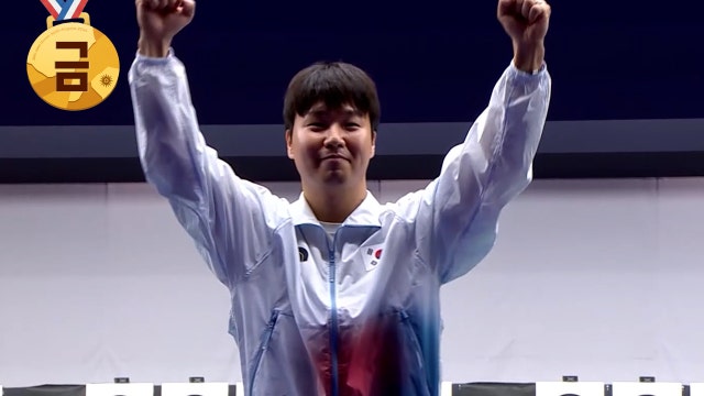 '시상대 가장 높은 곳으로!' 이건혁 금메달 시상식