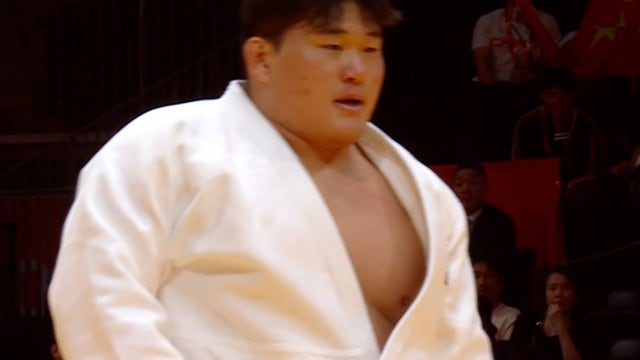 투로보예프의 카운터에 한판을 헌납한 김민종