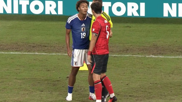 '치열한 승부' 김지수에게 신경전을 거는 우체 은와디케