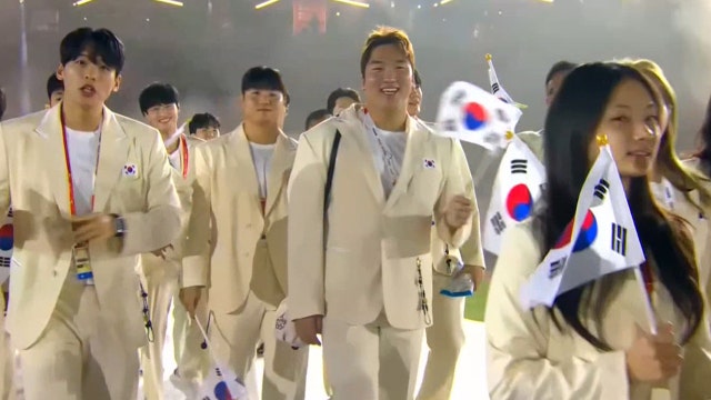 '고생하셨습니다' 경기장으로 입장하는 대한민국 선수단!